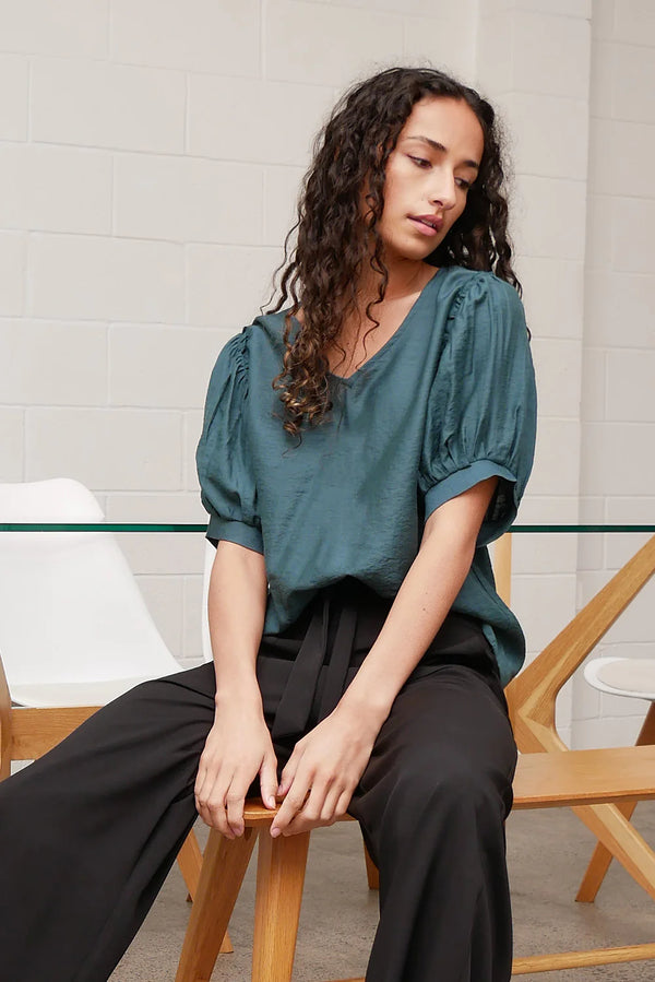LEO+BE - Distinct Top - Peacock